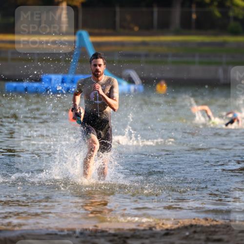 08.09.2024 - Stadtparktriathlon Michael Strokosch http://msf.ph/oto/7013879 08.09.2024 08:45:23 Schwimmen 17, 53 meine-sportfotos.de