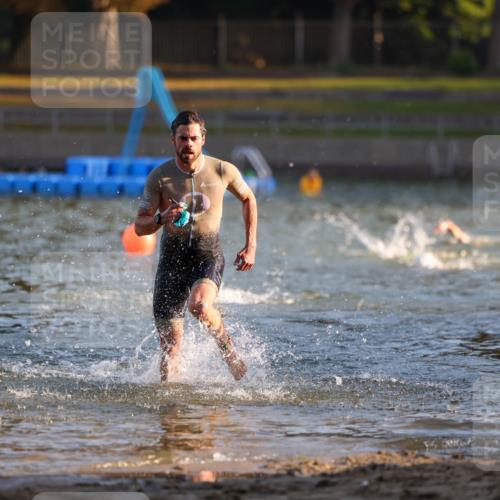08.09.2024 - Stadtparktriathlon Michael Strokosch http://msf.ph/oto/7013885 08.09.2024 08:45:23 Schwimmen 17, 53 meine-sportfotos.de