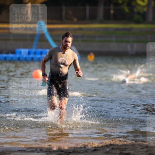 08.09.2024 - Stadtparktriathlon Michael Strokosch http://msf.ph/oto/7013890 08.09.2024 08:45:24 Schwimmen 17, 53 meine-sportfotos.de