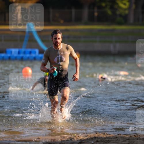 08.09.2024 - Stadtparktriathlon Michael Strokosch http://msf.ph/oto/7013894 08.09.2024 08:45:24 Schwimmen 17, 53 meine-sportfotos.de