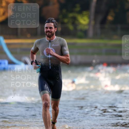 08.09.2024 - Stadtparktriathlon Michael Strokosch http://msf.ph/oto/7013912 08.09.2024 08:45:25 Schwimmen 17, 53 meine-sportfotos.de