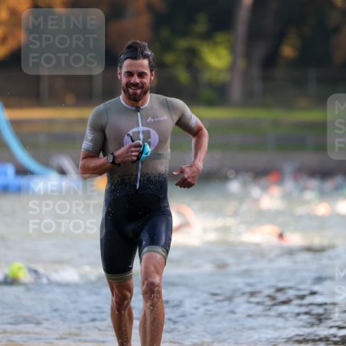 08.09.2024 - Stadtparktriathlon Michael Strokosch http://msf.ph/oto/7013921 08.09.2024 08:45:26 Schwimmen 17, 53 meine-sportfotos.de