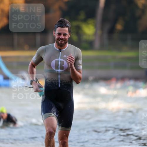 08.09.2024 - Stadtparktriathlon Michael Strokosch http://msf.ph/oto/7013926 08.09.2024 08:45:26 Schwimmen 17, 53 meine-sportfotos.de