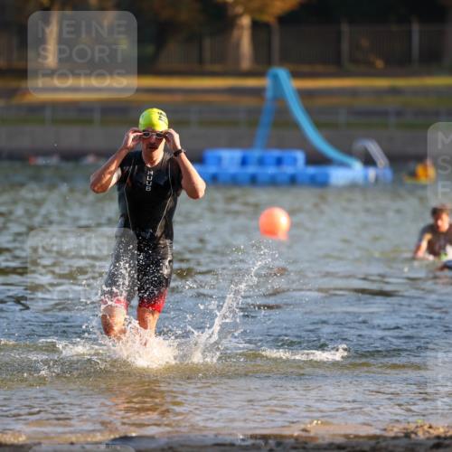 08.09.2024 - Stadtparktriathlon Michael Strokosch http://msf.ph/oto/7013992 08.09.2024 08:45:31 Schwimmen 11, 17, 49 meine-sportfotos.de