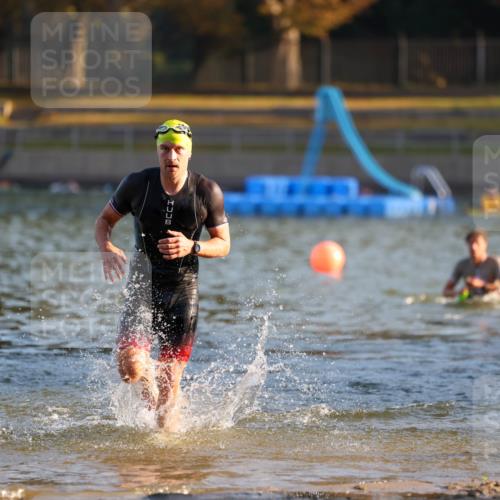 08.09.2024 - Stadtparktriathlon Michael Strokosch http://msf.ph/oto/7014004 08.09.2024 08:45:32 Schwimmen 11, 17, 49, 75 meine-sportfotos.de