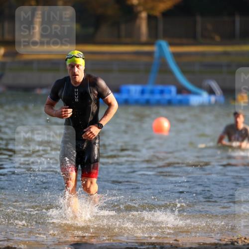 08.09.2024 - Stadtparktriathlon Michael Strokosch http://msf.ph/oto/7014012 08.09.2024 08:45:32 Schwimmen 11, 17, 49, 75 meine-sportfotos.de