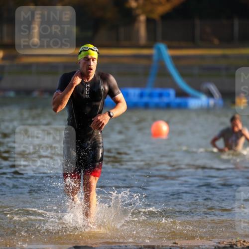 08.09.2024 - Stadtparktriathlon Michael Strokosch http://msf.ph/oto/7014020 08.09.2024 08:45:32 Schwimmen 11, 17, 49, 75 meine-sportfotos.de