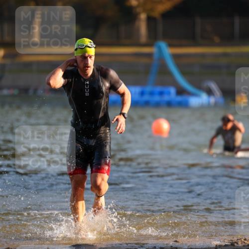 08.09.2024 - Stadtparktriathlon Michael Strokosch http://msf.ph/oto/7014027 08.09.2024 08:45:33 Schwimmen 11, 17, 49, 75 meine-sportfotos.de
