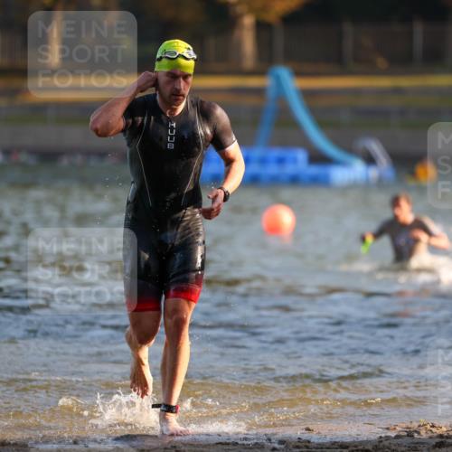 08.09.2024 - Stadtparktriathlon Michael Strokosch http://msf.ph/oto/7014034 08.09.2024 08:45:33 Schwimmen 11, 17, 49, 75 meine-sportfotos.de