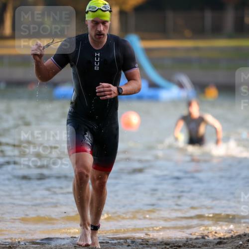 08.09.2024 - Stadtparktriathlon Michael Strokosch http://msf.ph/oto/7014064 08.09.2024 08:45:34 Schwimmen 11, 17, 49, 75 meine-sportfotos.de
