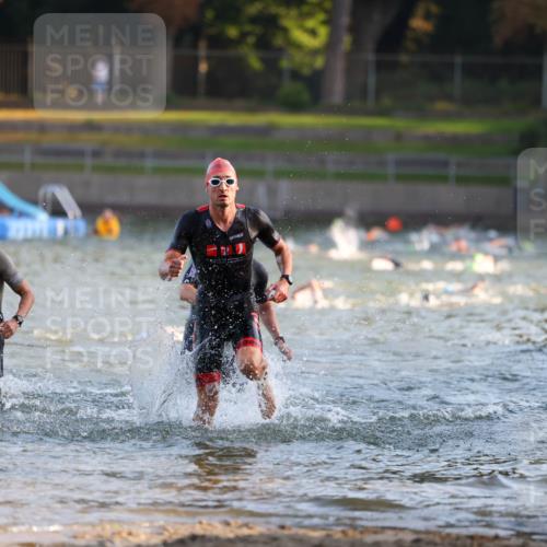 08.09.2024 - Stadtparktriathlon Michael Strokosch http://msf.ph/oto/7014111 08.09.2024 08:45:39 Schwimmen 11, 49, 59, 75 meine-sportfotos.de