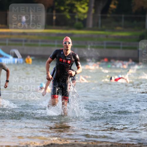 08.09.2024 - Stadtparktriathlon Michael Strokosch http://msf.ph/oto/7014121 08.09.2024 08:45:39 Schwimmen 11, 49, 59, 75 meine-sportfotos.de