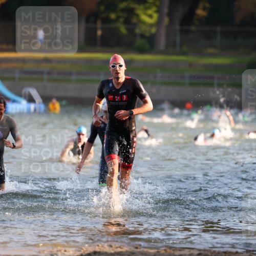 08.09.2024 - Stadtparktriathlon Michael Strokosch http://msf.ph/oto/7014129 08.09.2024 08:45:39 Schwimmen 11, 49, 59, 75 meine-sportfotos.de