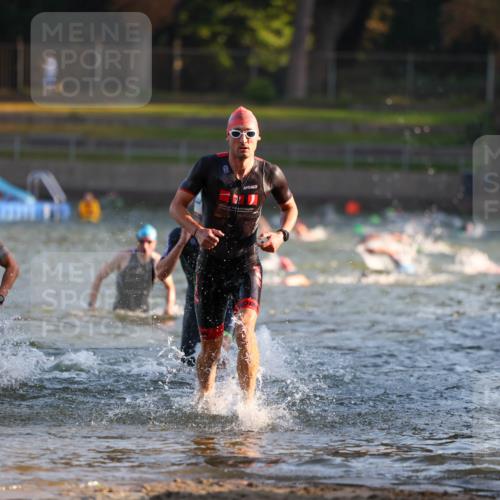 08.09.2024 - Stadtparktriathlon Michael Strokosch http://msf.ph/oto/7014136 08.09.2024 08:45:40 Schwimmen 11, 49, 59, 75 meine-sportfotos.de