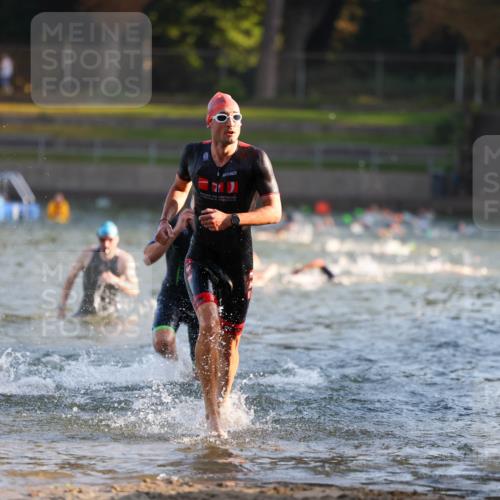08.09.2024 - Stadtparktriathlon Michael Strokosch http://msf.ph/oto/7014141 08.09.2024 08:45:40 Schwimmen 11, 49, 59, 75 meine-sportfotos.de