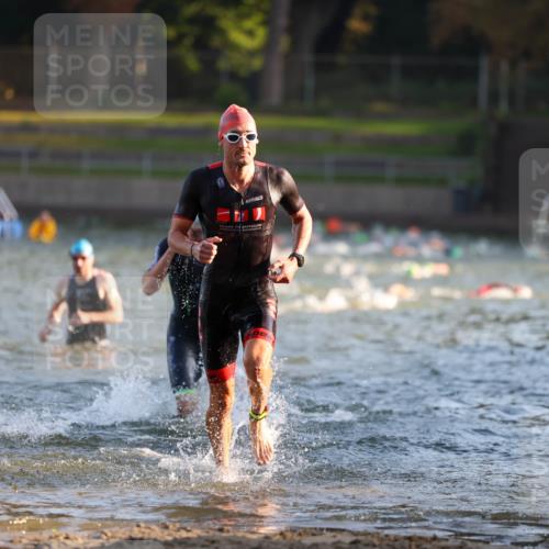 08.09.2024 - Stadtparktriathlon Michael Strokosch http://msf.ph/oto/7014149 08.09.2024 08:45:40 Schwimmen 11, 49, 59, 75 meine-sportfotos.de
