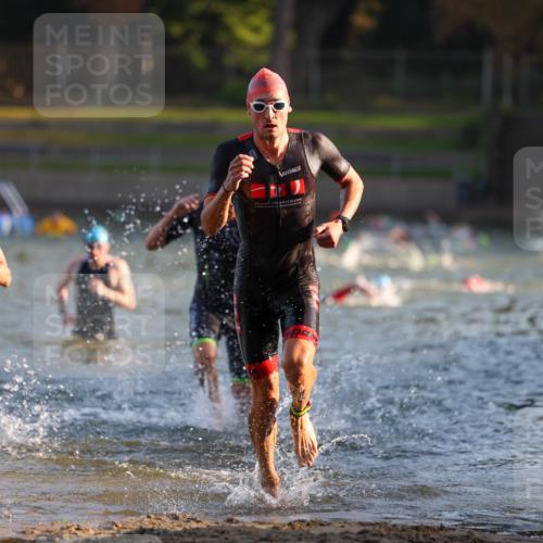 08.09.2024 - Stadtparktriathlon Michael Strokosch http://msf.ph/oto/7014167 08.09.2024 08:45:41 Schwimmen 11, 49, 59, 75 meine-sportfotos.de