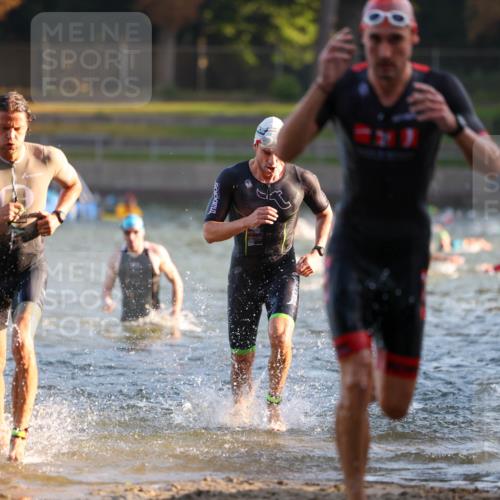 08.09.2024 - Stadtparktriathlon Michael Strokosch http://msf.ph/oto/7014206 08.09.2024 08:45:43 Schwimmen 11, 49, 59, 75 meine-sportfotos.de