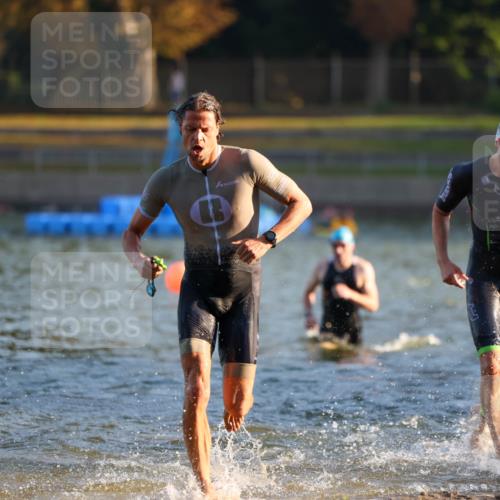 08.09.2024 - Stadtparktriathlon Michael Strokosch http://msf.ph/oto/7014211 08.09.2024 08:45:43 Schwimmen 11, 49, 59, 75 meine-sportfotos.de