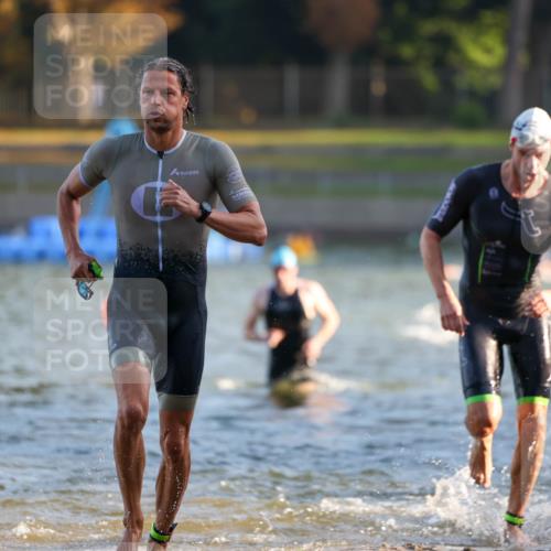 08.09.2024 - Stadtparktriathlon Michael Strokosch http://msf.ph/oto/7014230 08.09.2024 08:45:44 Schwimmen 11, 49, 59, 75 meine-sportfotos.de