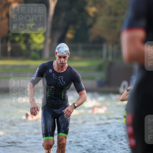 08.09.2024 - Stadtparktriathlon Michael Strokosch http://msf.ph/oto/7014237 08.09.2024 08:45:44 Schwimmen 11, 49, 59, 75 meine-sportfotos.de