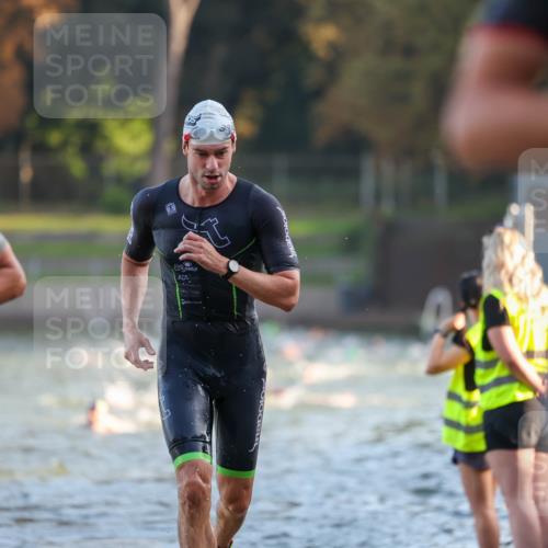 08.09.2024 - Stadtparktriathlon Michael Strokosch http://msf.ph/oto/7014245 08.09.2024 08:45:44 Schwimmen 11, 49, 59, 75 meine-sportfotos.de