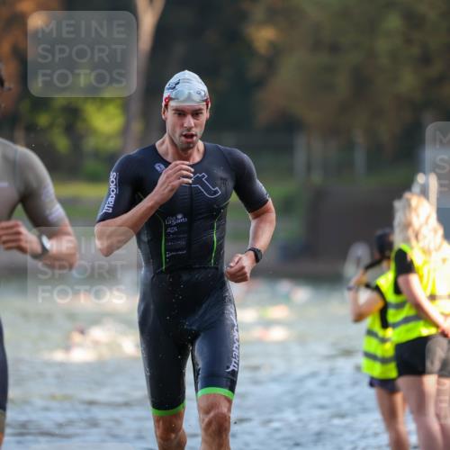 08.09.2024 - Stadtparktriathlon Michael Strokosch http://msf.ph/oto/7014254 08.09.2024 08:45:45 Schwimmen 11, 49, 59, 75 meine-sportfotos.de