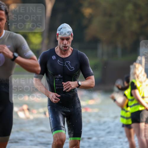 08.09.2024 - Stadtparktriathlon Michael Strokosch http://msf.ph/oto/7014259 08.09.2024 08:45:45 Schwimmen 11, 49, 59, 75 meine-sportfotos.de