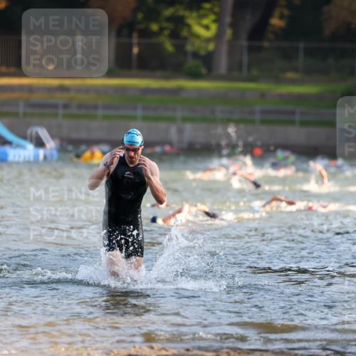 08.09.2024 - Stadtparktriathlon Michael Strokosch http://msf.ph/oto/7014285 08.09.2024 08:45:48 Schwimmen 56, 59, 75 meine-sportfotos.de