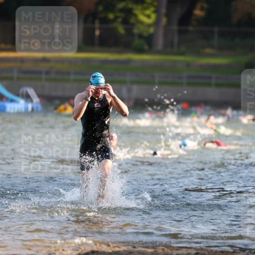 08.09.2024 - Stadtparktriathlon Michael Strokosch http://msf.ph/oto/7014293 08.09.2024 08:45:49 Schwimmen 56, 59 meine-sportfotos.de