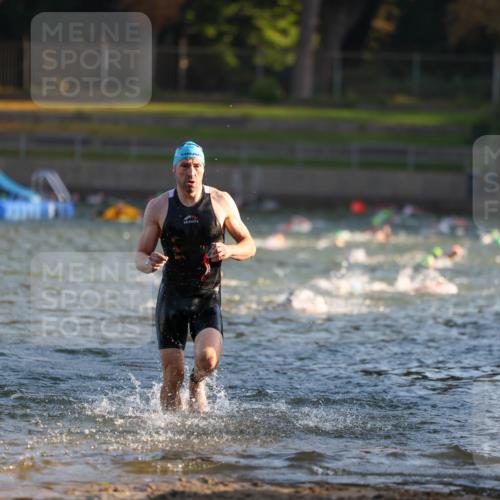08.09.2024 - Stadtparktriathlon Michael Strokosch http://msf.ph/oto/7014298 08.09.2024 08:45:49 Schwimmen 56, 59 meine-sportfotos.de