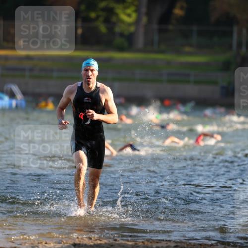 08.09.2024 - Stadtparktriathlon Michael Strokosch http://msf.ph/oto/7014303 08.09.2024 08:45:50 Schwimmen 56, 59 meine-sportfotos.de