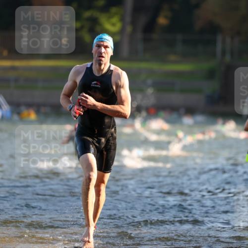08.09.2024 - Stadtparktriathlon Michael Strokosch http://msf.ph/oto/7014324 08.09.2024 08:45:51 Schwimmen 56, 59 meine-sportfotos.de