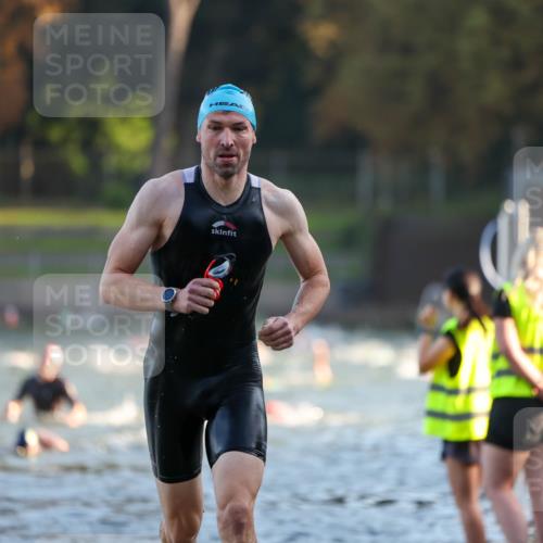 08.09.2024 - Stadtparktriathlon Michael Strokosch http://msf.ph/oto/7014339 08.09.2024 08:45:53 Schwimmen 5, 56, 59 meine-sportfotos.de