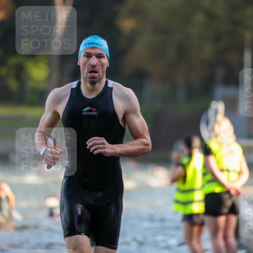 08.09.2024 - Stadtparktriathlon Michael Strokosch http://msf.ph/oto/7014347 08.09.2024 08:45:53 Schwimmen 5, 56, 59 meine-sportfotos.de