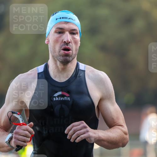 08.09.2024 - Stadtparktriathlon Michael Strokosch http://msf.ph/oto/7014379 08.09.2024 08:45:54 Schwimmen 5, 56, 59 meine-sportfotos.de