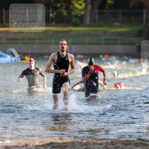 08.09.2024 - Stadtparktriathlon Michael Strokosch http://msf.ph/oto/7014387 08.09.2024 08:45:58 Schwimmen 5, 32, 51, 56 meine-sportfotos.de