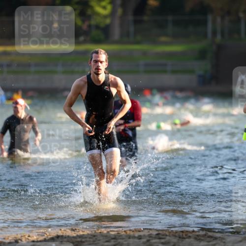08.09.2024 - Stadtparktriathlon Michael Strokosch http://msf.ph/oto/7014396 08.09.2024 08:46:00 Schwimmen 5, 32, 38, 51, 56 meine-sportfotos.de