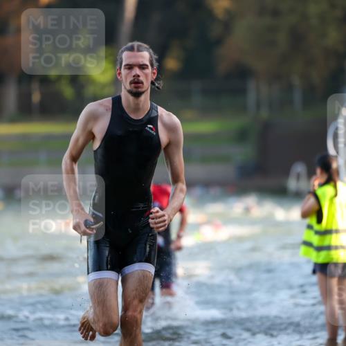 08.09.2024 - Stadtparktriathlon Michael Strokosch http://msf.ph/oto/7014434 08.09.2024 08:46:02 Schwimmen 5, 32, 38, 51, 56 meine-sportfotos.de