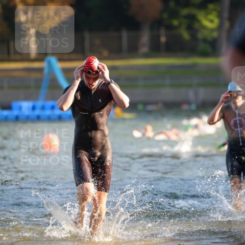 08.09.2024 - Stadtparktriathlon Michael Strokosch http://msf.ph/oto/7014506 08.09.2024 08:46:07 Schwimmen 5, 32, 38, 51 meine-sportfotos.de