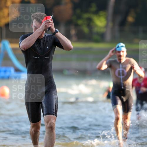 08.09.2024 - Stadtparktriathlon Michael Strokosch http://msf.ph/oto/7014532 08.09.2024 08:46:09 Schwimmen 32, 38, 51 meine-sportfotos.de
