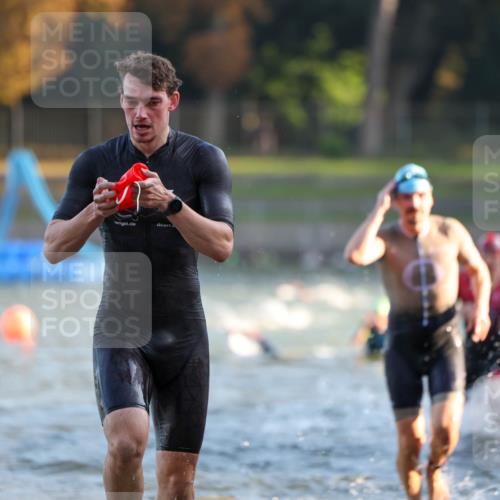 08.09.2024 - Stadtparktriathlon Michael Strokosch http://msf.ph/oto/7014539 08.09.2024 08:46:09 Schwimmen 32, 38, 51 meine-sportfotos.de