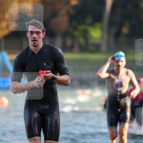 08.09.2024 - Stadtparktriathlon Michael Strokosch http://msf.ph/oto/7014544 08.09.2024 08:46:09 Schwimmen 32, 38, 51 meine-sportfotos.de
