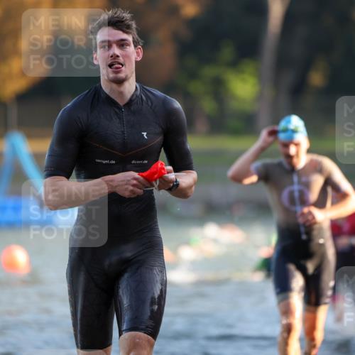 08.09.2024 - Stadtparktriathlon Michael Strokosch http://msf.ph/oto/7014553 08.09.2024 08:46:09 Schwimmen 32, 38, 51 meine-sportfotos.de