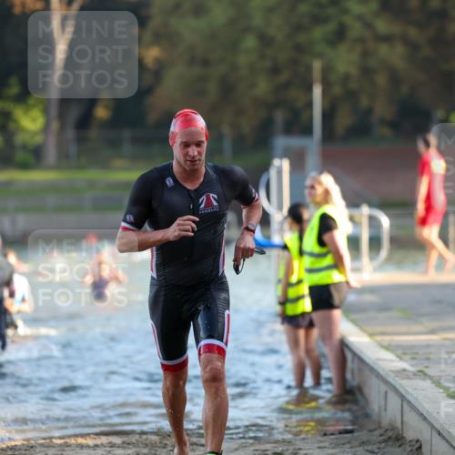 08.09.2024 - Stadtparktriathlon Michael Strokosch http://msf.ph/oto/7015175 08.09.2024 08:46:53 Schwimmen 20, 25, 33, 48, 77, 83, 89 meine-sportfotos.de