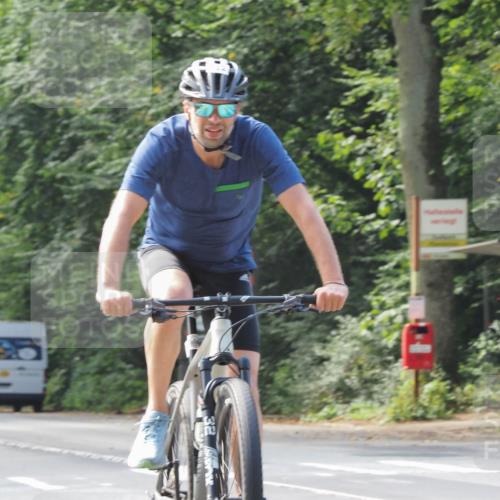 08.09.2024 - Stadtparktriathlon Zöllner http://msf.ph/oto/7015329 08.09.2024 12:20:53 Radfahren 767, 782, 884, 892, 912, 924, 926, 927 meine-sportfotos.de