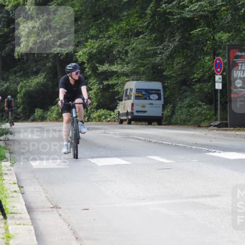 08.09.2024 - Stadtparktriathlon Zöllner http://msf.ph/oto/7015643 08.09.2024 12:22:15 Radfahren 820, 883, 900, 904, 930 meine-sportfotos.de