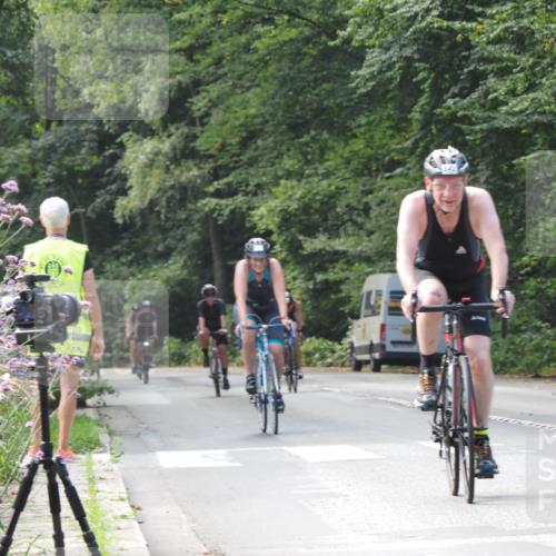 08.09.2024 - Stadtparktriathlon Zöllner http://msf.ph/oto/7015921 08.09.2024 12:23:44 Radfahren 760, 789, 826, 842, 849, 889, 915 meine-sportfotos.de