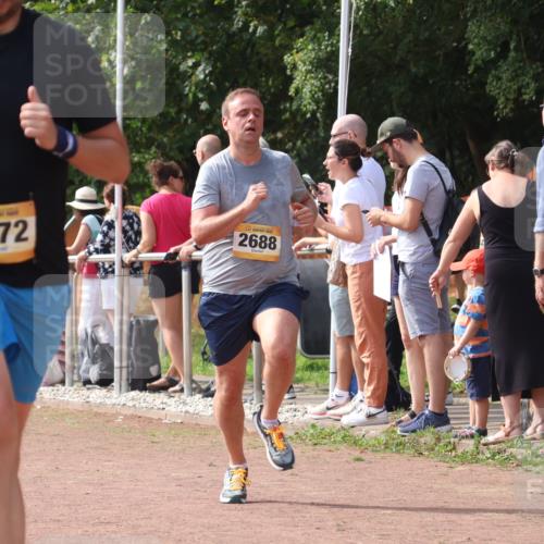 08.09.2024 - Airport Race Strokosch-Dieckow http://msf.ph/oto/7015999 08.09.2024 12:07:02 Ziel 2688, 2772, 2831 meine-sportfotos.de