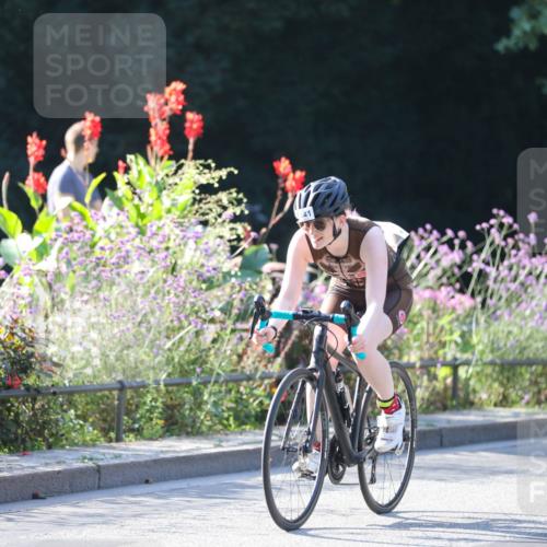 08.09.2024 - Stadtparktriathlon Zöllner http://msf.ph/oto/7016989 08.09.2024 09:43:39 Radfahren 141, 143 meine-sportfotos.de